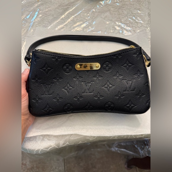 Louis Vuitton Pochette Liv M83301 - Picture 7 of 15